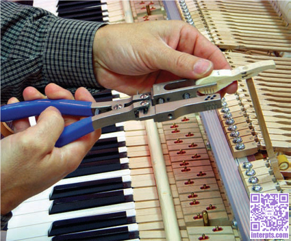 美国钢琴技师工具、技术小贴士：侧面针刺弦槌使整音更容易.jpg